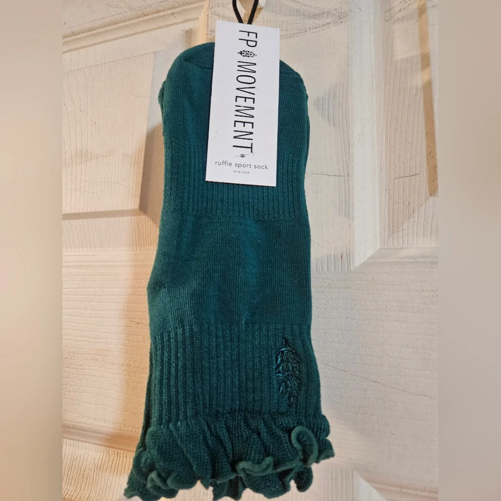 FP Movement x LUCKY HONEY COLLAB Classic Ruffle Socks: GREEN: NEW WITH TAGS